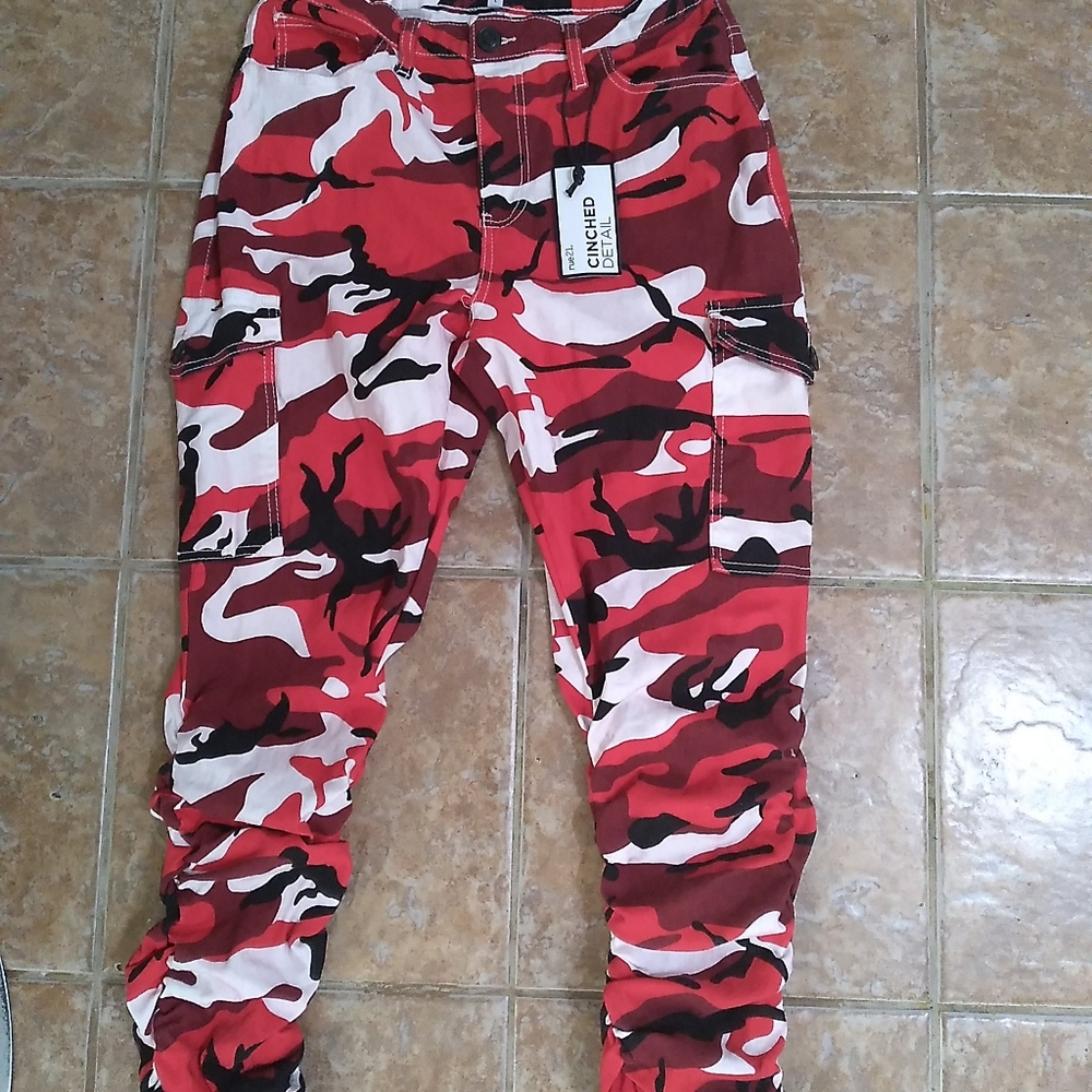 red camo cargo pants with pockets womens size medi